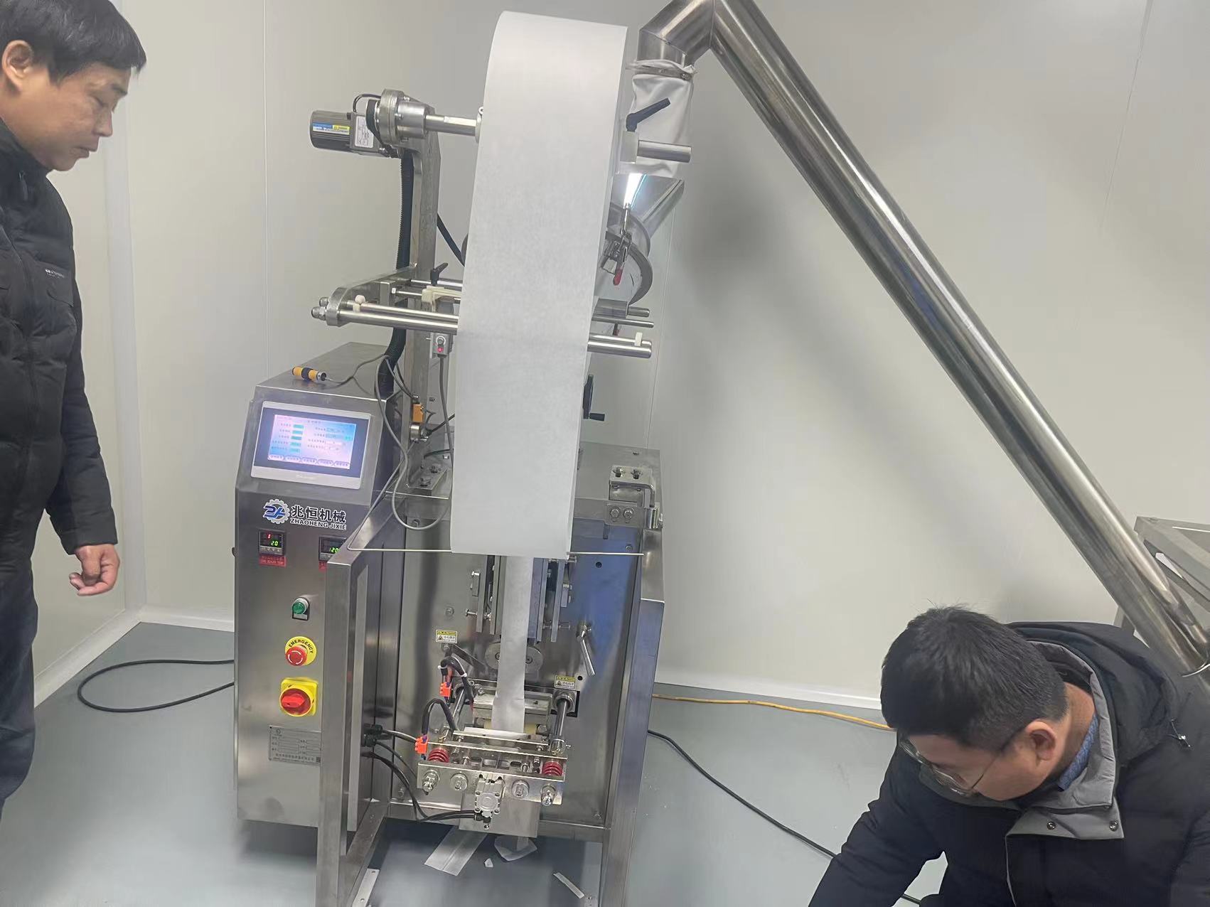 洛阳客户消毒剂粉包装机现场