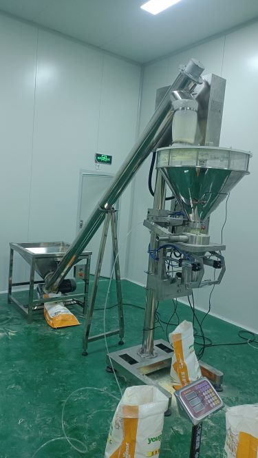 漯河客户面粉粉末包装机调试现场