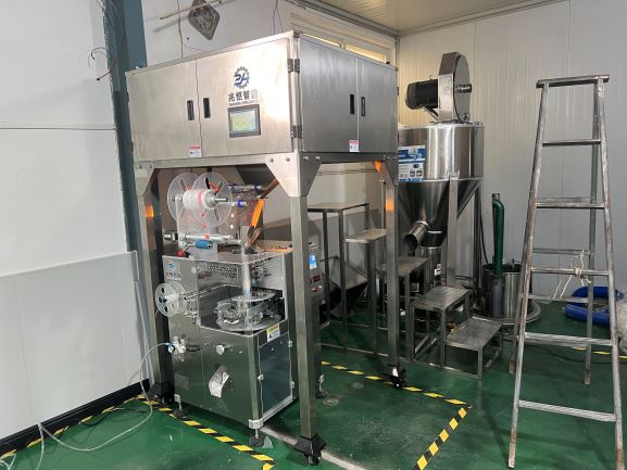 冯总茶叶全自动颗粒包装机调试现场